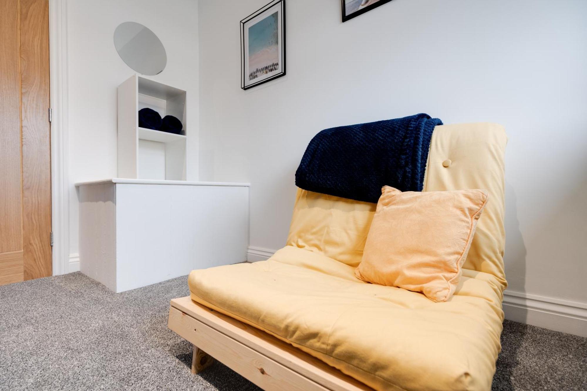 הוילה ווית'נשו Shawe House - 10 Minute Mcr Airport - Free Parking חדר תמונה