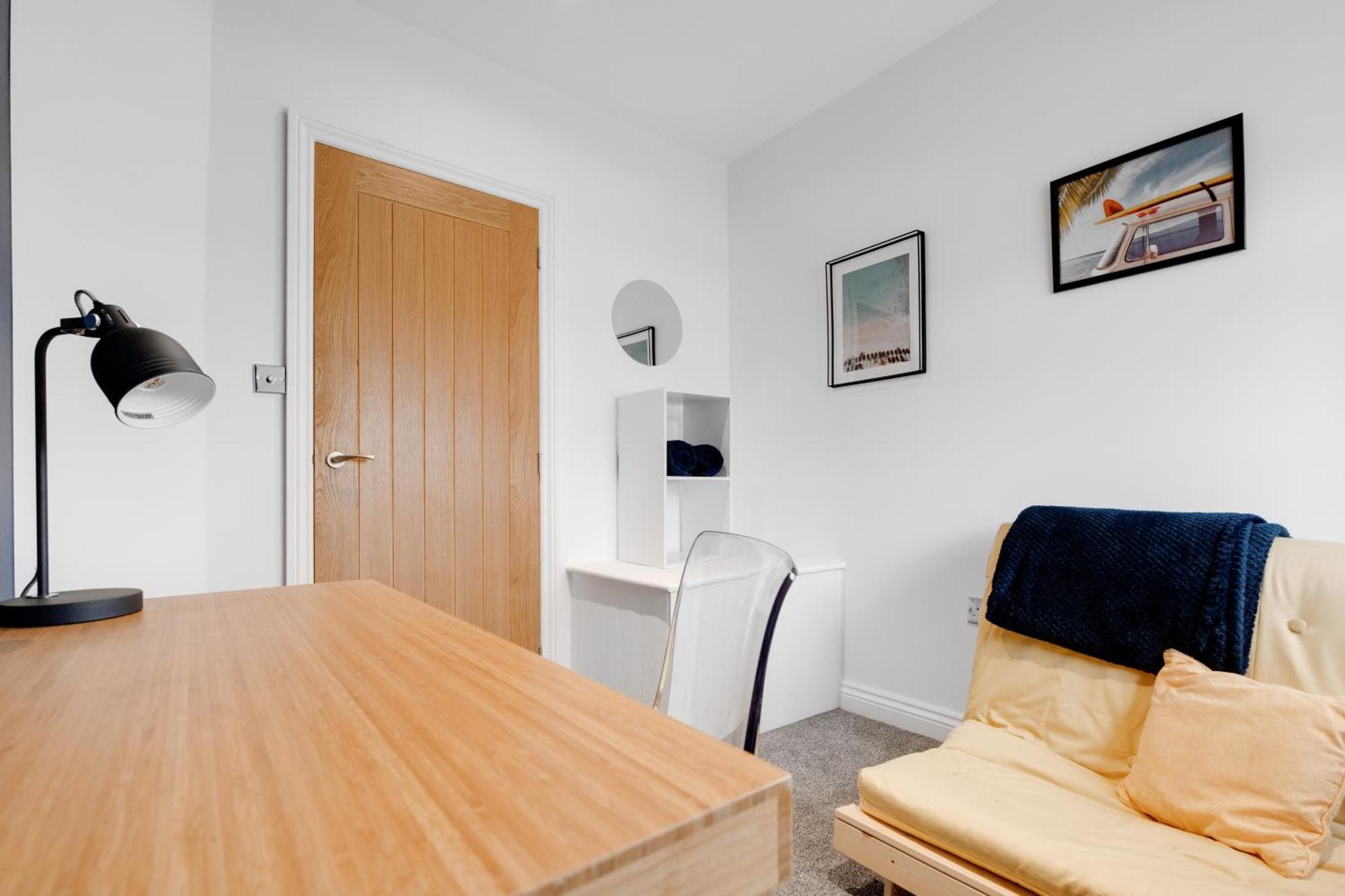 הוילה ווית'נשו Shawe House - 10 Minute Mcr Airport - Free Parking חדר תמונה
